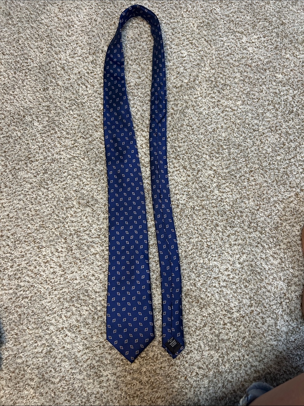 Roundtree & Yorke Navy Geometric Silk Tie